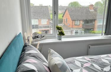 Cozy Family House 10 min from Manchester Airport - Photo 29