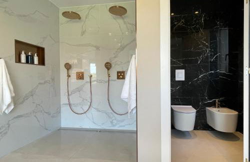 ULTIMATE LUXURY DREAM VILLA with 7 BEDROOMS, GYM, SPA and INFINITY POOL - Photo 8