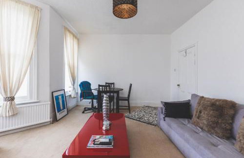 Spacious 2-bed apartment in Kensal Green - Photo 7