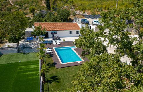 Villa Florinda with Pool and Prime Location near Split - Photo 29