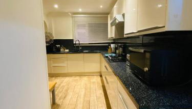 Relax in this Charming East Cowes House with Garden and BBQ - Foto 4