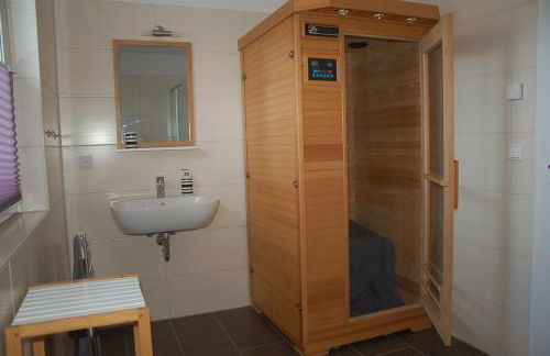 Behagliches Ferienhaus Zaunkönig -mit Kamin und Sauna- Blick über das romantische Bodetal - Foto 10