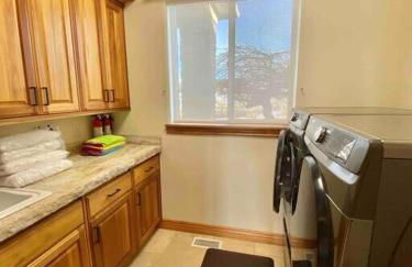 Luxury home w a View- biking and hiking near - Foto 46