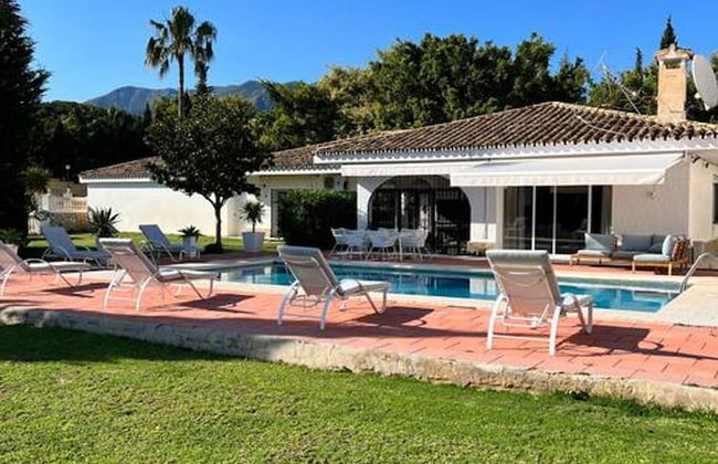 Beautiful Villa With Pool Scenic Views Sleeps 8 - Photo 9