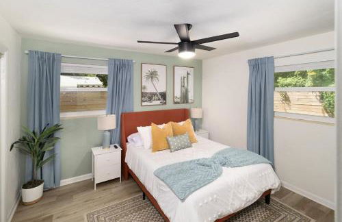 Stylish Condo min from UF & Shands Pets Welcome! - Photo 3