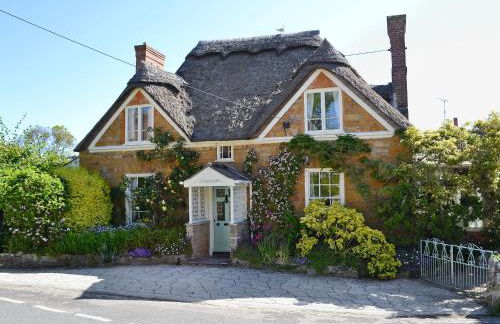 Swiss Cottage - Photo 1