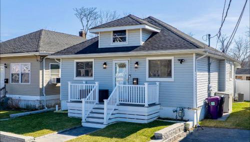 3BR Beach House | Fire Pit & Bar | Steps to Beach - Foto 4