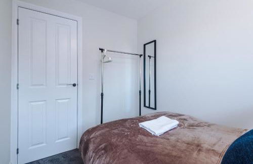 Liverpool-Halewood-Speke - NR Airport & JLR - Sleeps 8 - 5 Beds 1 sofabed 2 Bath Driveway Parking - Docks - Short 2 Long Stays - by Samina, ARZ Stays - Foto 20