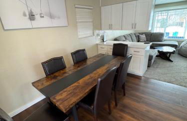 Photo Op with Sasquatch 2 min to walk Silver Mtn - Foto 9