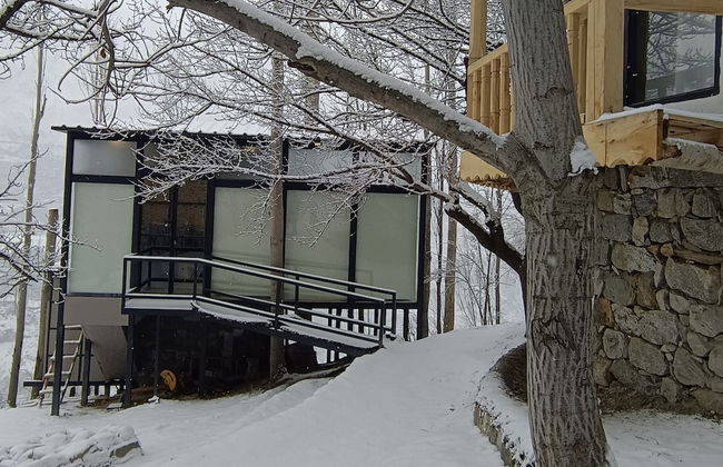 Stunning Cliff-edge 2-bedroom Chalet in Karimabad - Photo 31