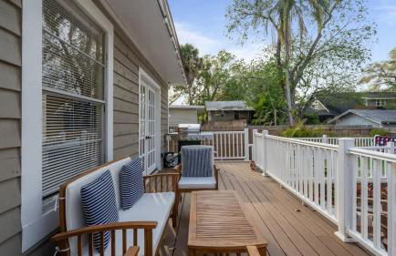 Modern Moroccan Villa w/ Firepit, BBQ + Game Room! - Foto 39