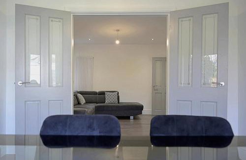 Comfortable 3-Bed Home - Driveway Parking - Foto 34