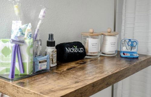 Vineyard Cottage-Pet Friendly & Walk to Oaklawn! - Foto 44