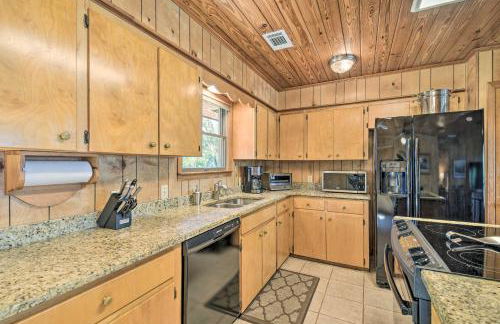 Waterfront Retreat, Near Fishing and Boating! - Foto 8