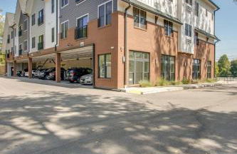 New East Nash - King Bed Short Drive to Dwntwn - Foto 26