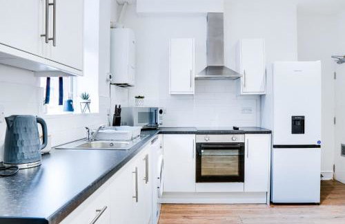 Spacious 4 Bedroom house near Leeds CC - Foto 20