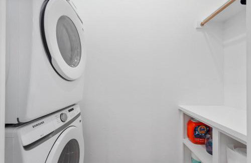 Modern 2BR l Pet-Friendly l Private Baths - Foto 22