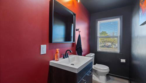 Dark House With HotTub TV in Rooms - Foto 5