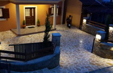 Kosta's House - Photo 3