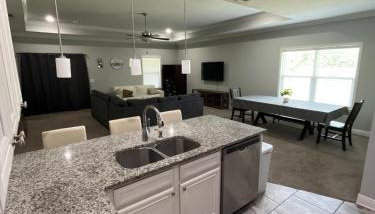 RV Ready 3BR 2BA Home Near Navarre and Destin - Foto 4