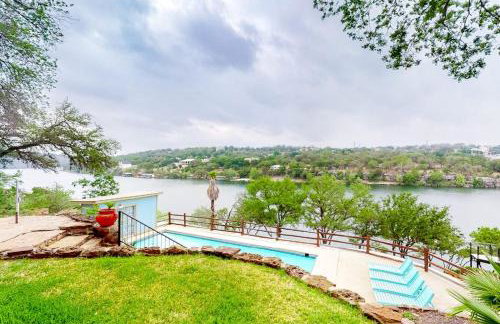 Mid-Century Modern Lake House with Private Waterfront Pool & Boat Dock - Photo 32