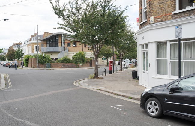 Classic Hammersmith Home by Ravenscourt Park by Underthedoormat - Foto 24