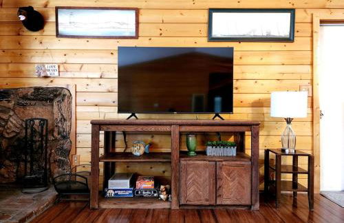 Bear Escapes II Affordable Luxury Cabin - Foto 6