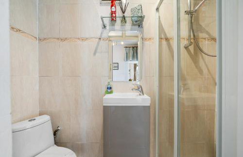 Wimbledon Town Centre Garden Apartment with private parking - Sleeps 5 - Foto 12