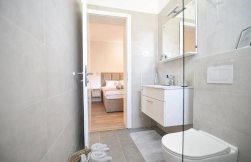 Tony's house in garden - Photo 18