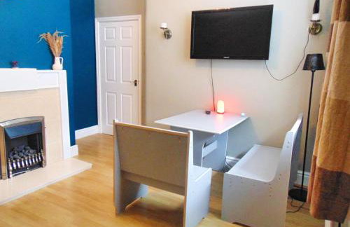 Large Bungalow - Sleeps 8 - 3 Large Beds - 2 Bathrooms - Off Street Parking - Pets Welcome - Very Large Enclosed Gardens - Fast Wifi - Foto 18