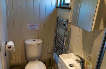 Lavender Retreat with Private Hot Tub - Photo 7