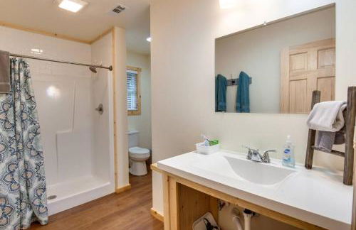 Smoky Mountain Basecamp Just 5 Mins to Harrah Casino - Foto 15