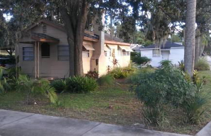 1 Beige Cozy Bungalow or 1 White Cozy Efficiency Cottage in Titusville - Foto 4