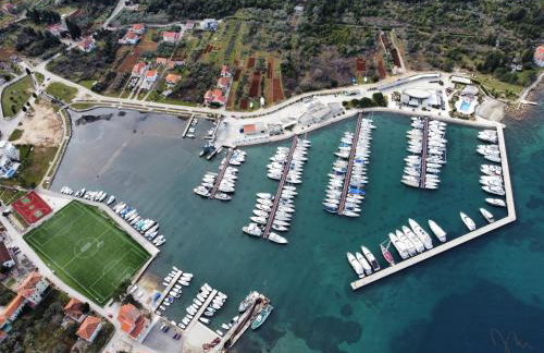 jm-Sutomišćica-holiday house on the beach - Photo 26