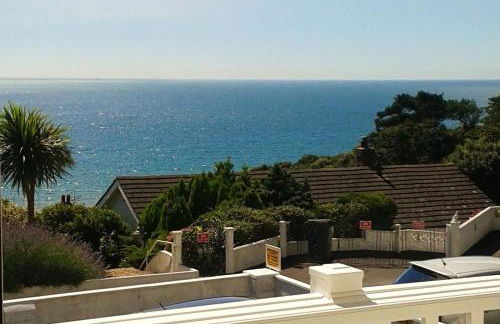 A Beautiful Apartment with Stunning Sea Views & Private Balcony - Photo 21
