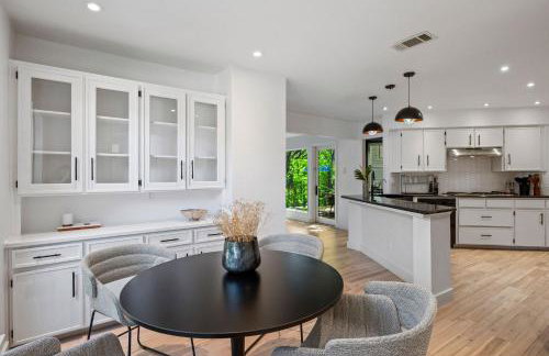 Garland Treehouse Villa: Patio Feasts & Creekside by Vacation Your way - Foto 24