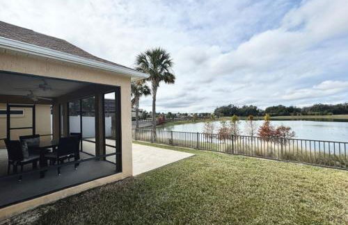 Cozy Oasis in Prime Location with Sunset Lake View, Golf Cart and Bathtub - Foto 1