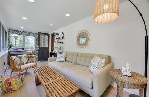 Family Pocono Gem by the lake with private sauna, hot tub, and huge game room - Foto 37