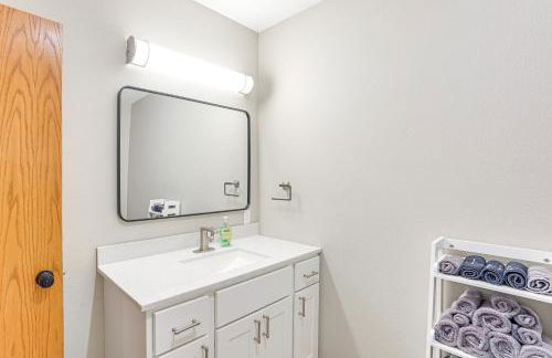 Family-Friendly Lakeview Cottage with Deck and View - Foto 17