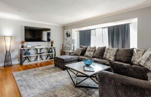 4 Bedrooms and 5 Beds with Game Room Only 5 min Drive to College and Perfect for Family's - Foto 11