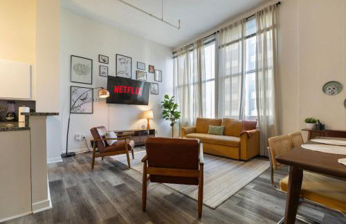 Indy Urban Nest - Sleeps 8 - Skywalk Access - Convention Center - Stadium - Foto 43