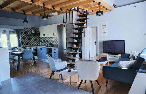 Pegasus' Glory House - Photo 1