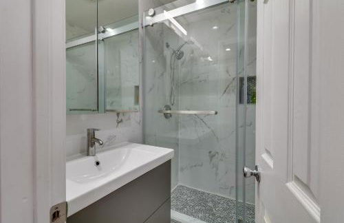 North Hills Home with Outdoor Entertaining Space - Foto 14