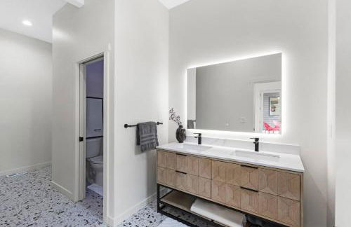 Mid-Century Modern Escape hikingbiking nearby! - Foto 12