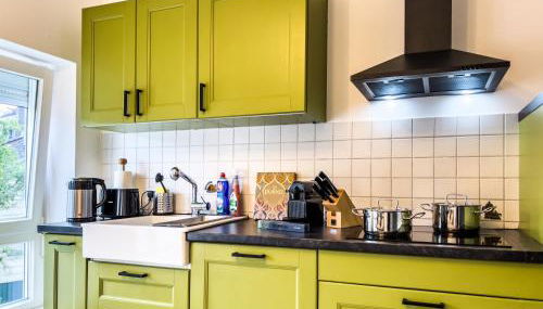 KUELhome - STYLISCHE ZENTRALE WOHNUNG MIT KÜCHE UND PARKPLATZ IN SEITENSTRAẞE - Foto 3