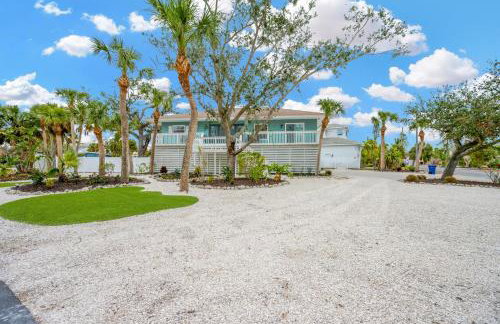 Home ON Key with pool, hot tub, putting green, arcade games, bike & mins to beach! - Foto 72