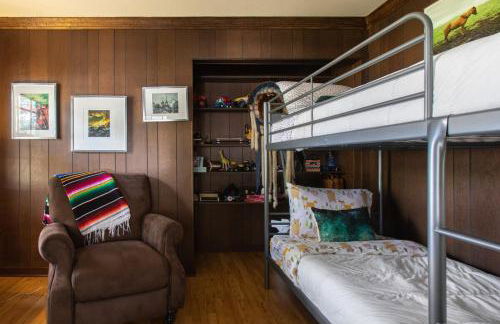 Four Bedroom Ranch Retreat with a Stunning Pool - Foto 47