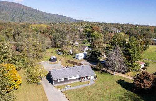 Carters Cottage Hot Tub, Fire Pit, Cozy Views - Foto 56