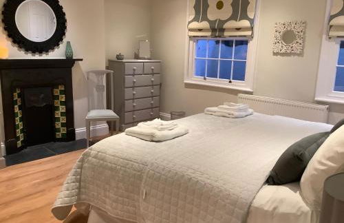 Luxury Refurbished 2 Bedroom Regency Apartment - Photo 10