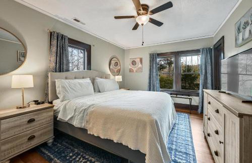 Unique Cabin With Hot Tub Close to Town - Foto 24